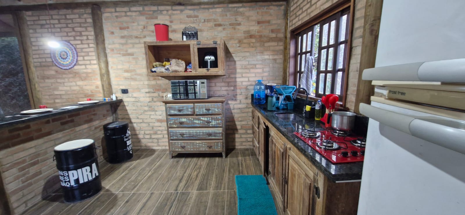 Grande deck de madeira